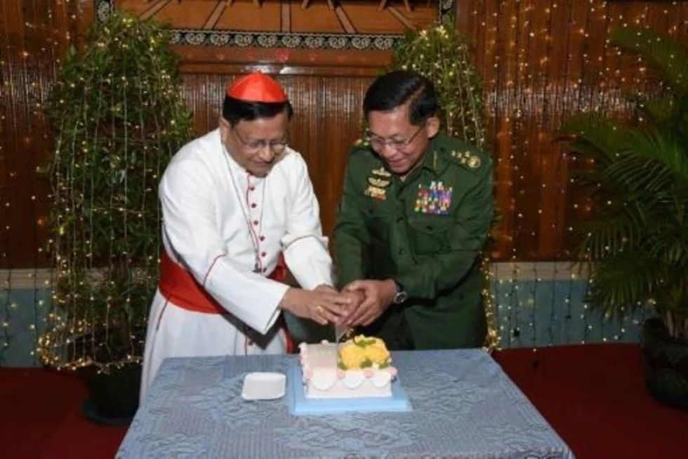 Surge escándalo en Birmania por imagen de cardenal compartiendo una torta con general de la junta