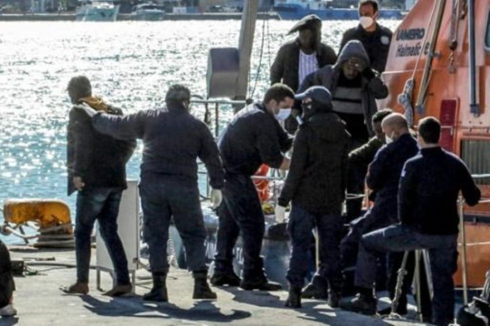 Reportan que hay al menos treinta migrantes muertos en naufragios frente a costa griega