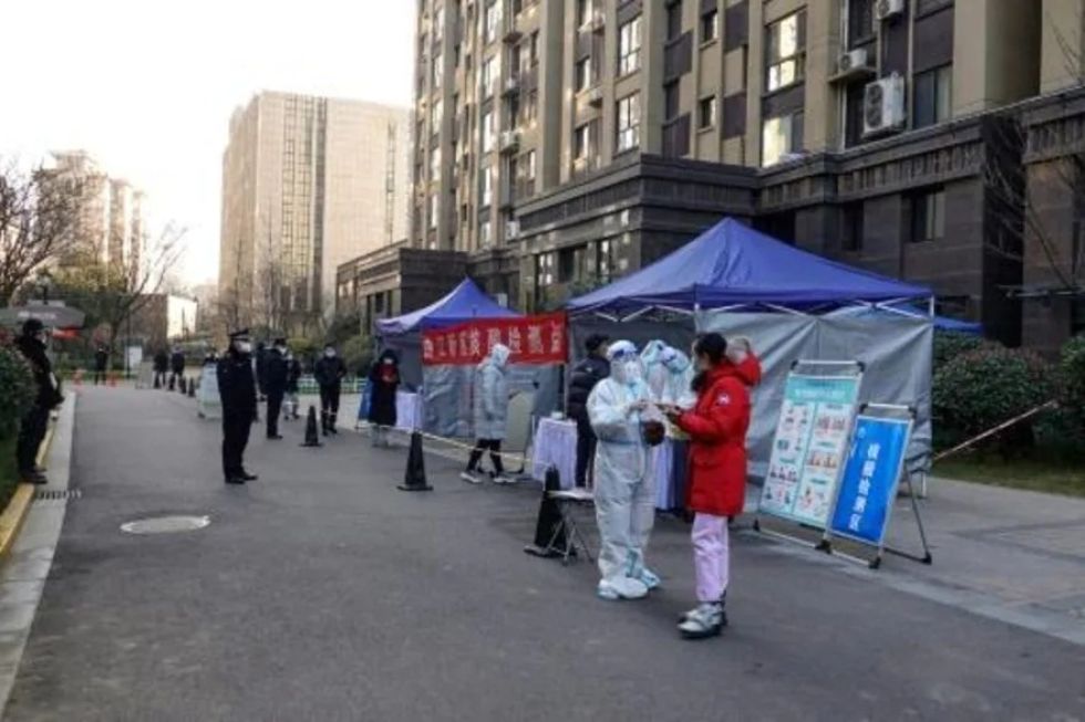 China admite dificultades para suministrar comida a la ciudad confinada de Xi'an