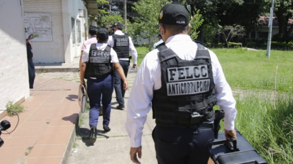 La Fiscalía allanó la UAGRM por presuntos cobros irregulares; hay tres aprehendidos