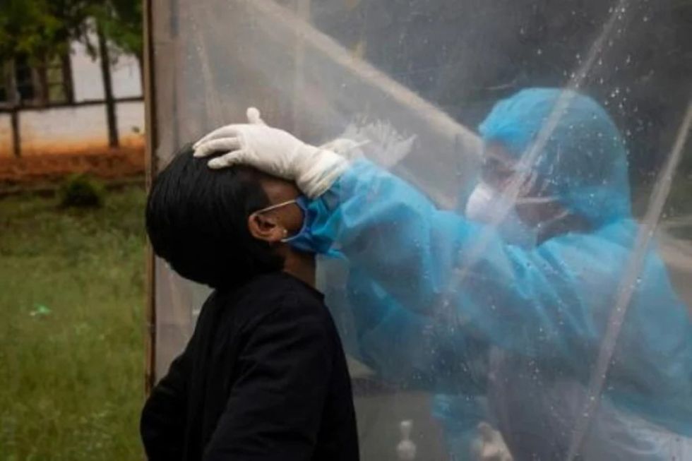 Enfermeras atienden a pacientes de covid-19 a escondidas en Birmania