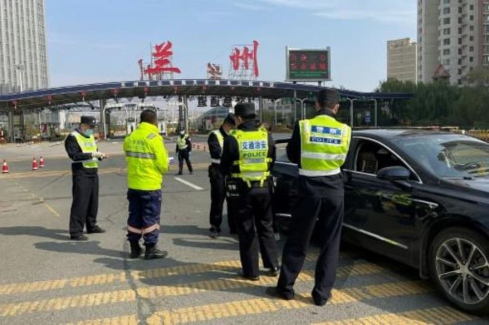 Controvertida humillación pública en China por romper las reglas anticovid