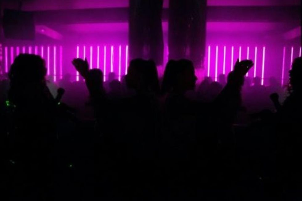 Francia mantiene el cierre de discotecas ante el aumento de casos de covid-19