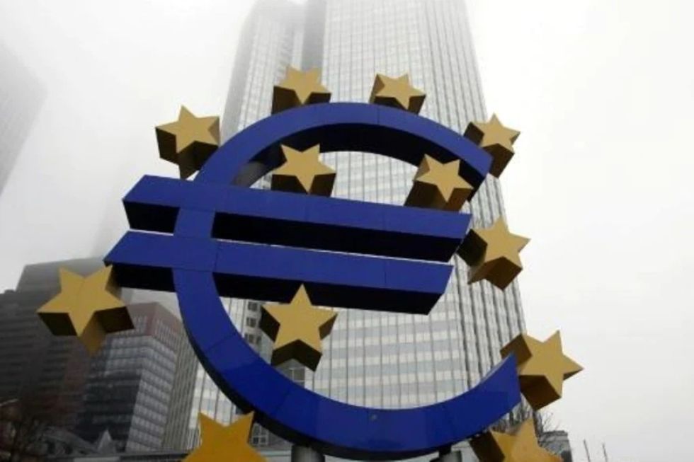 Veinte años después, el euro todavía sueña con rivalizar con el dólar