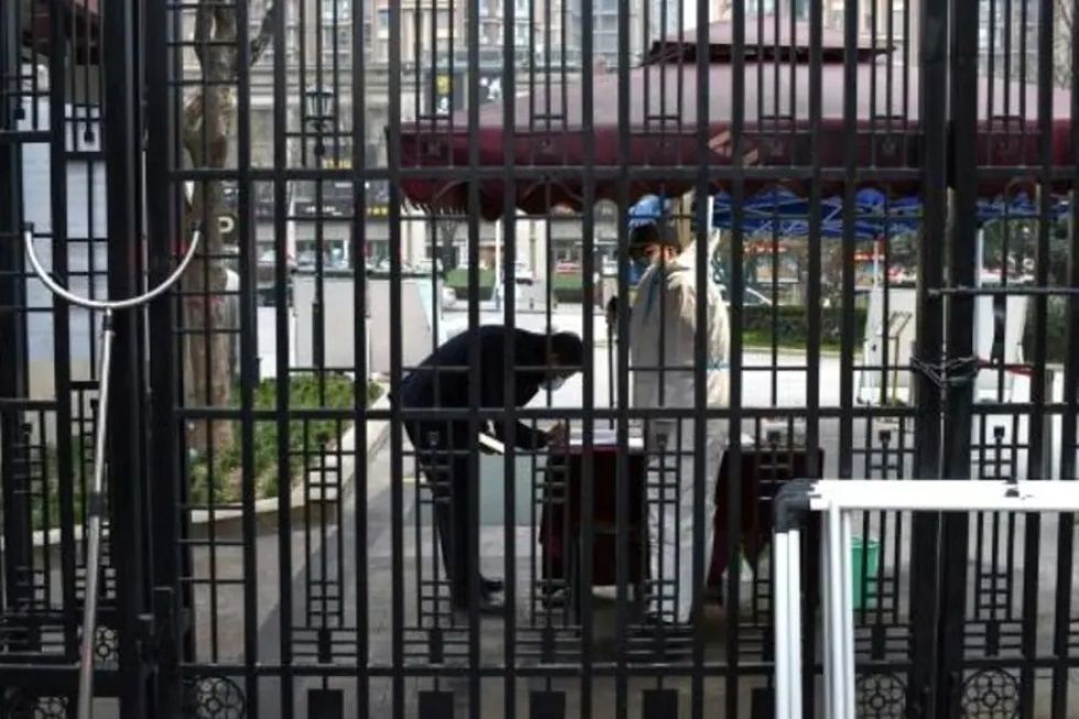 Chinos confinados por covid en Xi'an afirman carecer de comida