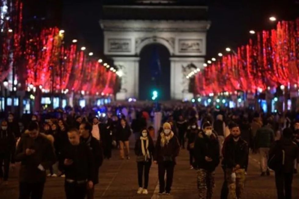 Francia alivia reglas de aislamiento por covid-19 para vacunados
