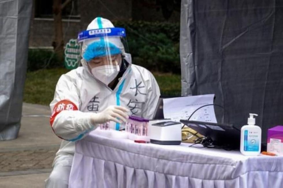 Contagios de covid en ciudad china de Xi'an caen a su nivel más bajo en una semana