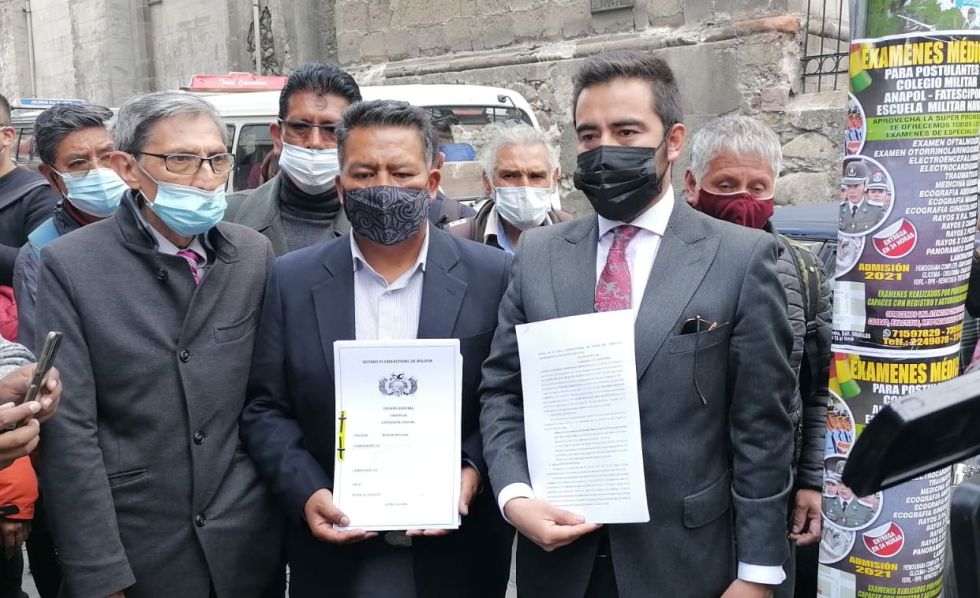 Grupos que rechazan los decretos de vacunación acuden a la justicia con una Acción Popular