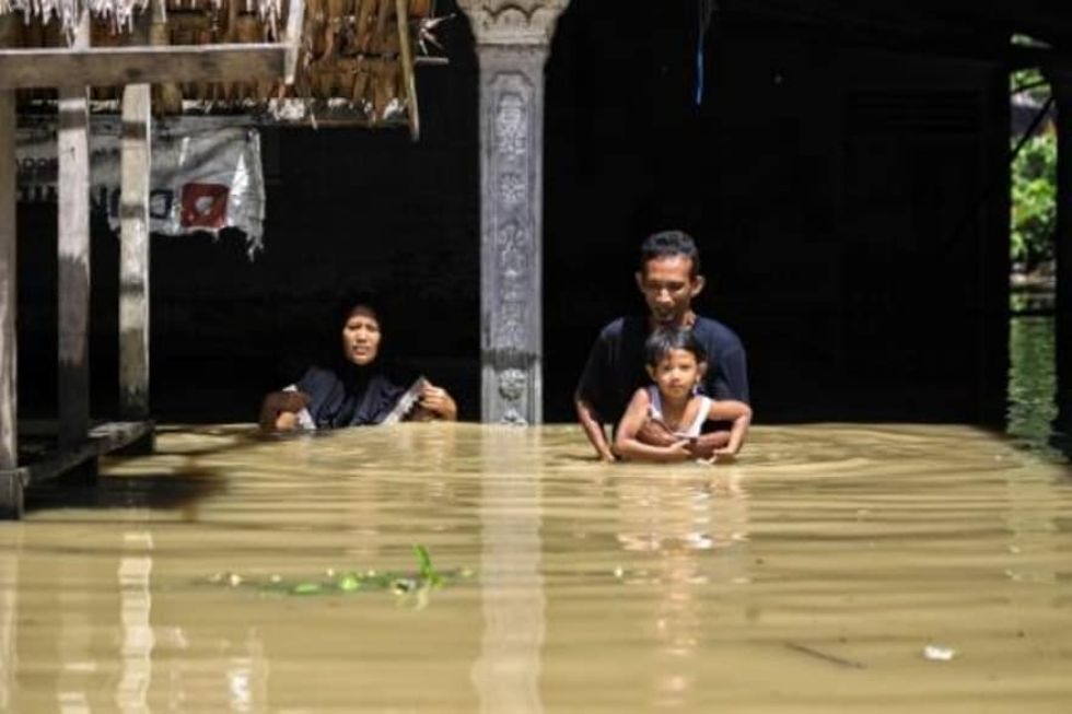  Miles de evacuados en Indonesia por inundaciones atribuidas a deforestación