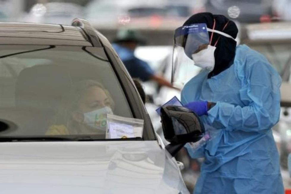 Australia enfrenta cifras récord de covid-19 por variante ómicron