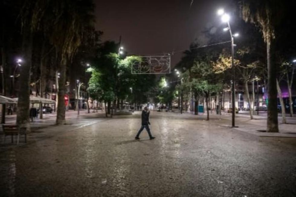 La justicia española prorroga el toque de queda en Cataluña por 14 días