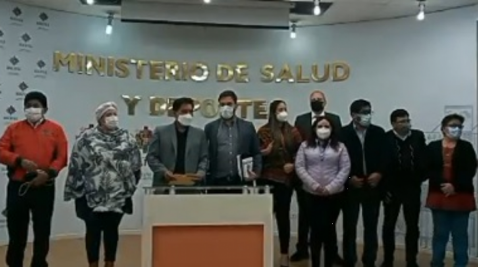 Ante masiva demanda de vacunación, Gobierno suspende exigencia de carné hasta el 26 de enero