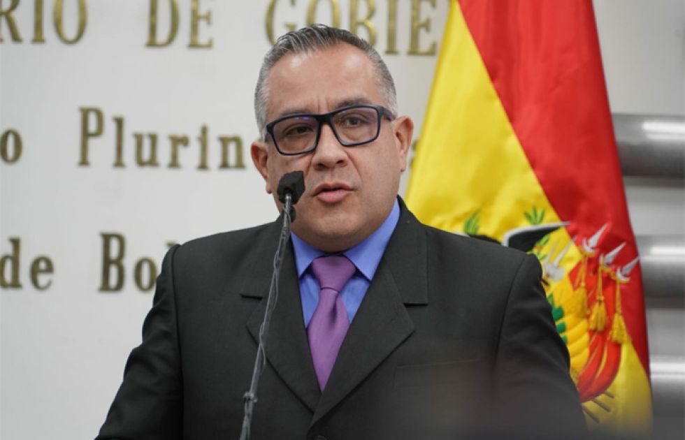 Diputado sugiere destitución de Cox por "complicidad" con Arturo Murillo