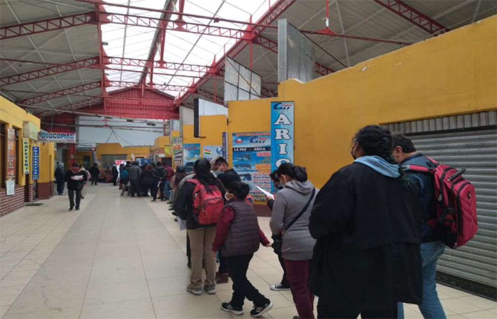 Alcaldía cumple jornada de vacunación de 24 horas en la Terminal de Buses de La Paz
