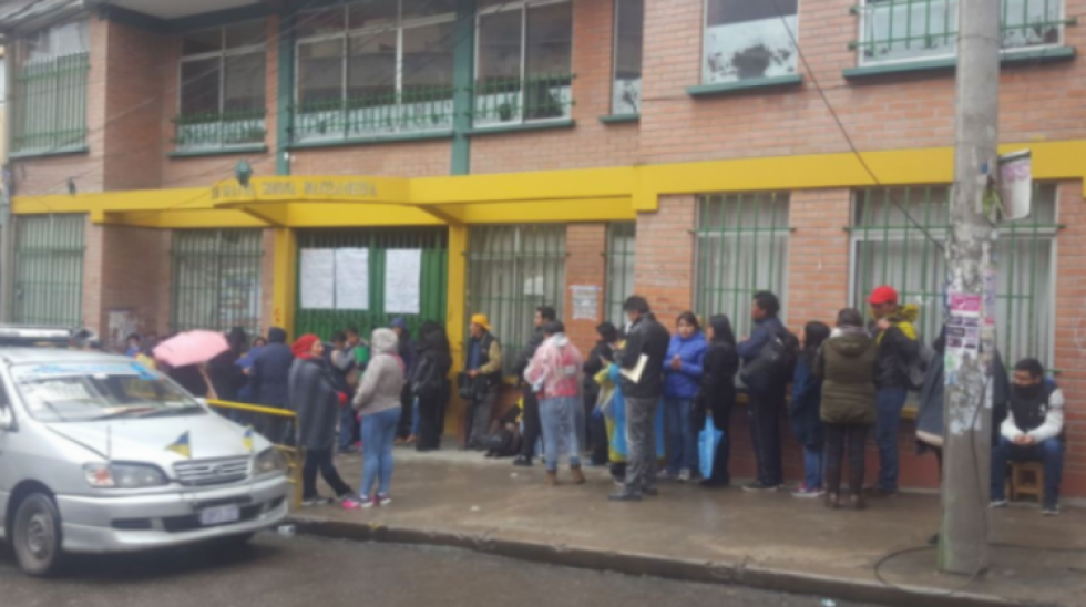 Gobierno advierte con sanciones a colegios privados que cobren pensiones mientras no haya acuerdo