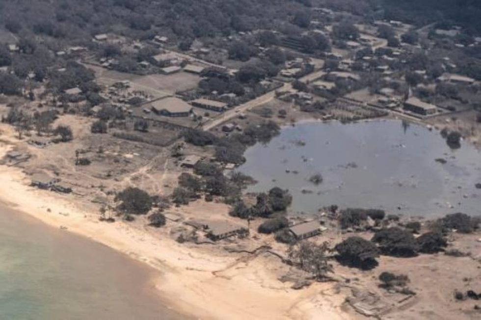 Muestran imágenes de Tonga muestran devastación tras la erupción seguida por un tsunami