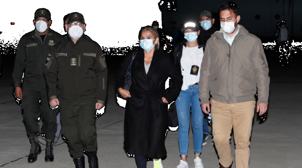 Hija de Áñez: Del Castillo abrió la puerta del Hemiciclo a Áñez el día que asumió la presidencia