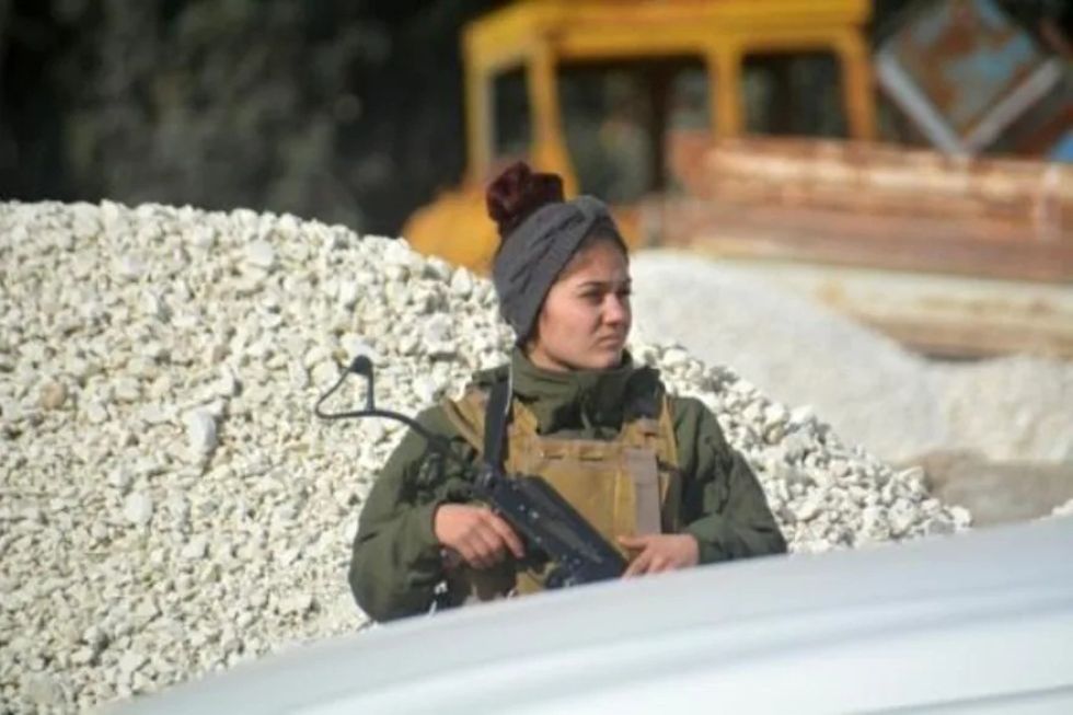Reportan que cientos de menores detenidos permanecen atrapados en una cárcel siria atacada por yihadistas