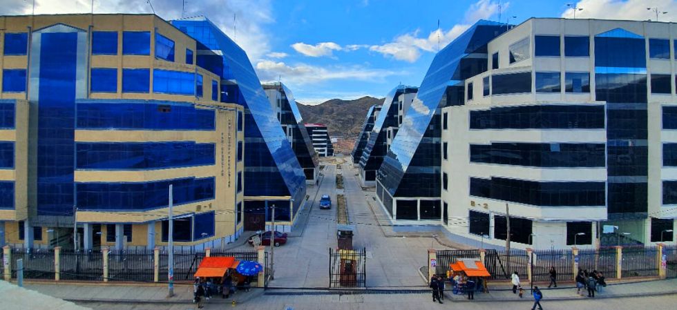 UATF reanuda atención al público y abre más cajas universitarias
