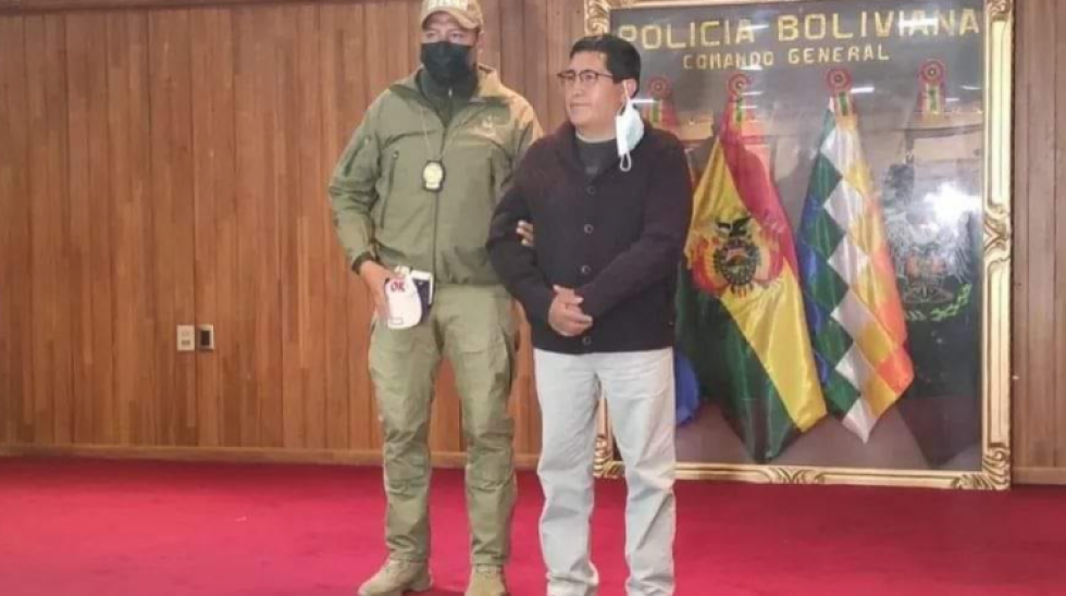 Gobierno dice que Alcón era protegido por un exconsejero y denuncia desaparición de expediente del feminicida