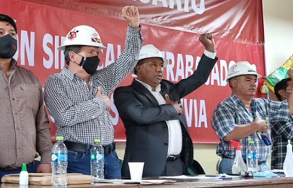 Surgen más denuncias de elevados sueldos que cobran dirigentes sindicales de YPFB sin trabajar