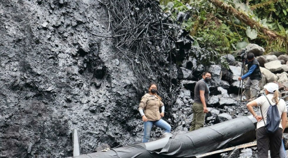 Derrame petrolero afecta a reserva ambiental y un río en Amazonia ecuatoriana