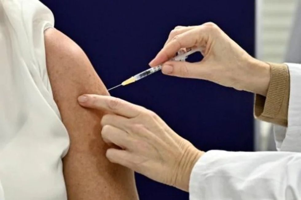 Vacunación obligatoria contra el coronavirus se vuelve realidad en Austria