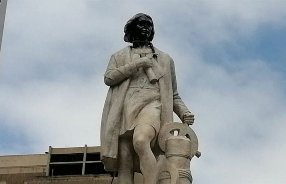 Alcaldía informa que cuatro personas fueron imputadas por daños al monumento a Colón en La Paz