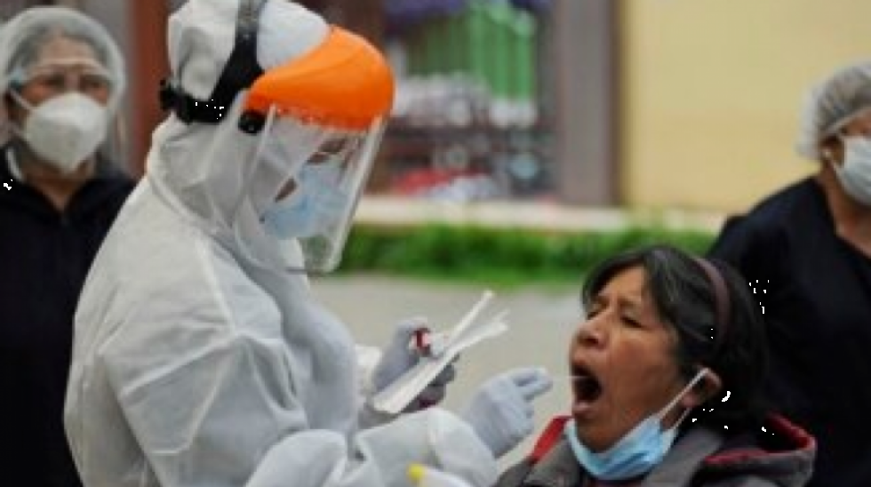 OPS alerta una sobrecarga para trabajadores en salud pese a descenso de contagios de coronavirus