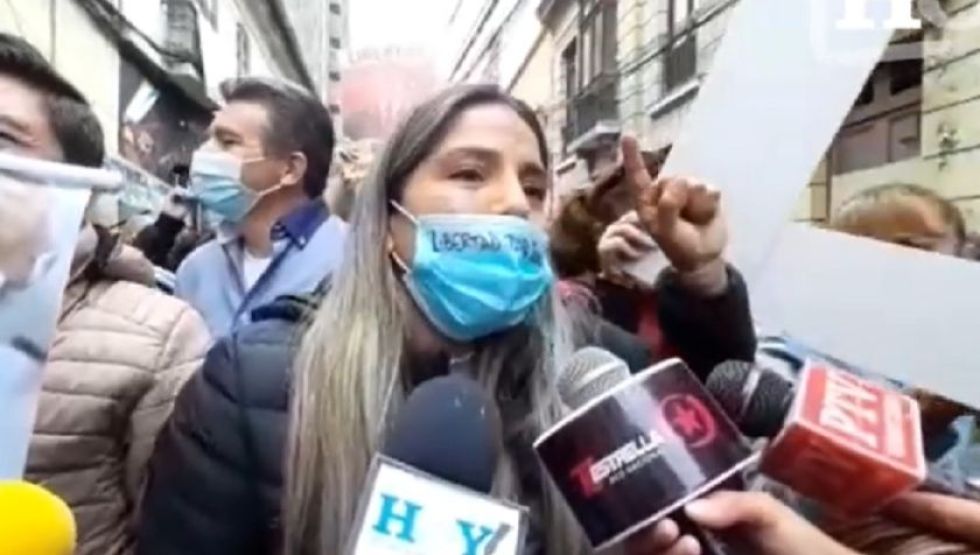 Hija de Jeanine  Áñez ve una “distracción” en suspensión de inicio de juicio contra su madre