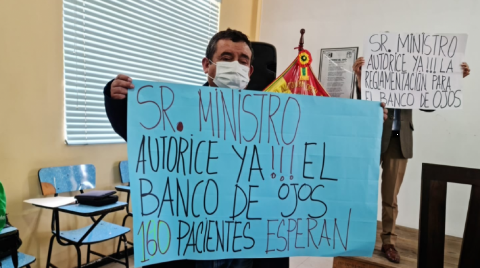 Reportan que unos 200 pacientes no pueden acceder a trasplante de córnea por "trabas" del Gobierno