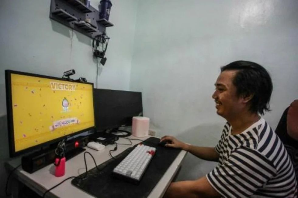 ¿Dinero gratis o estafa? Filipinos ganan dinero por jugar en internet