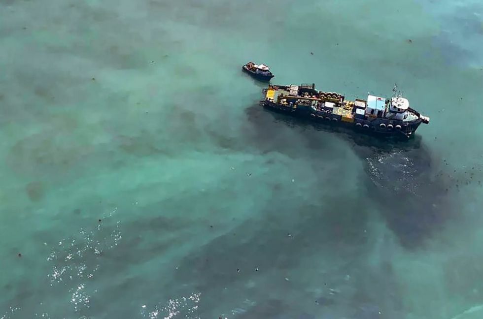 Repsol asegura que recogió 98% del petróleo vertido en las costas de Perú