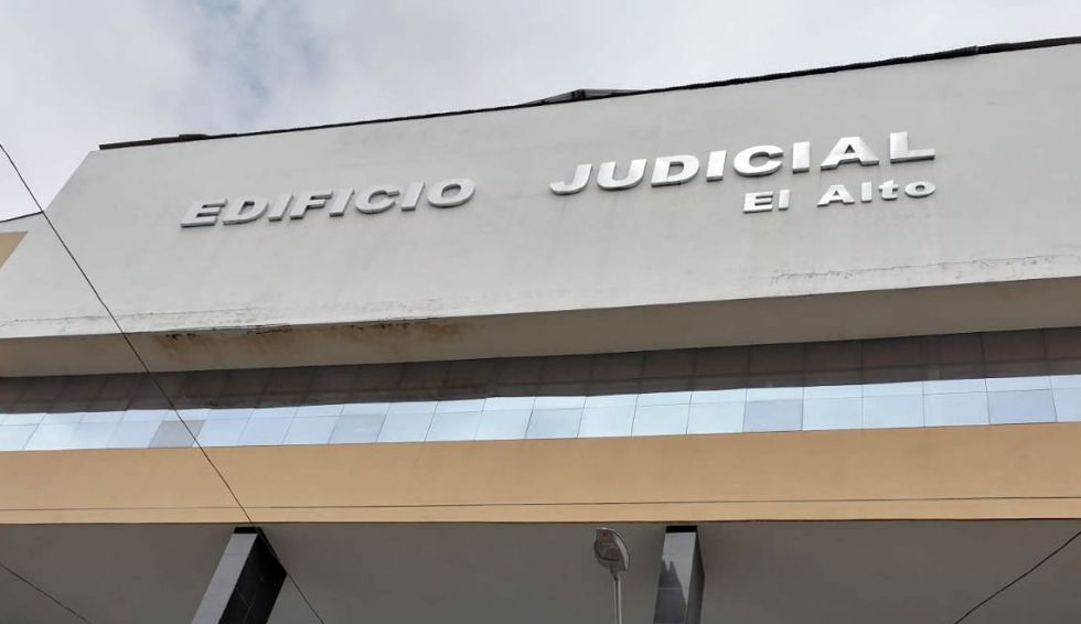 Investigan a un juez de El Alto por otorgar detención domiciliaria a un presunto feminicida