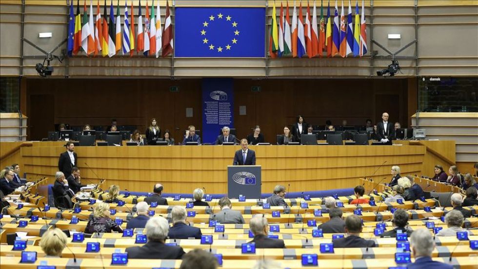Jefes de la UE prometen "responsabilizar" a Rusia por el ataque "injustificado" contra Ucrania