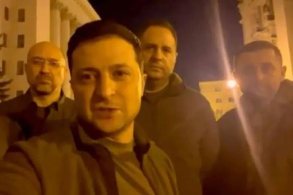 "Estamos todos aquí", en Kiev, afirma el presidente ucraniano en un video