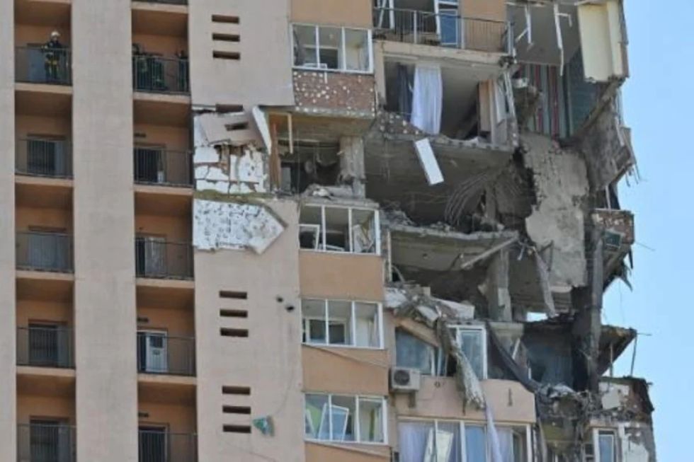 Un misil impacta en un edificio residencial en Kiev
