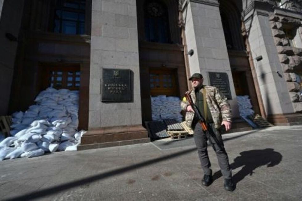 Surgen primeras negociaciones entre Rusia y Ucrania mientras siguen los combates