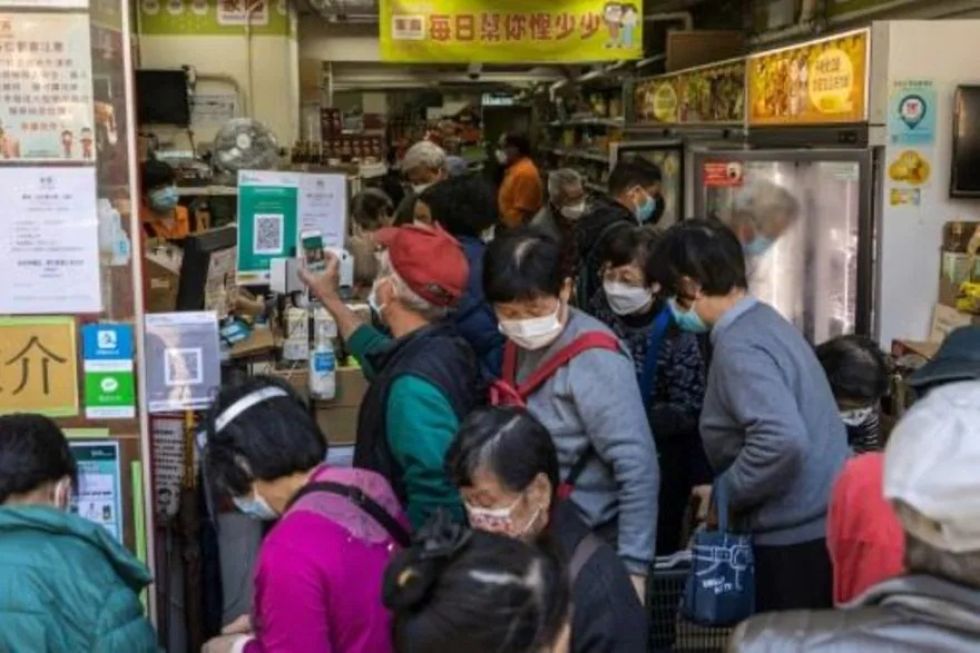 Hong Kong inmerso en el caos antes de pruebas masivas de covid-19