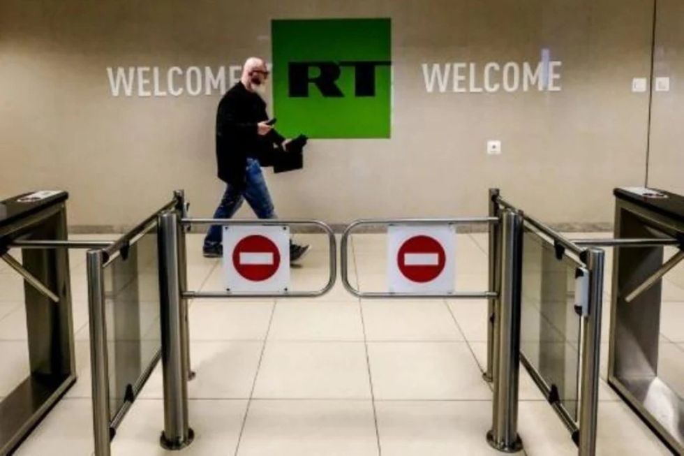 La UE implementa la prohibición de las transmisiones de RT y Sputnik