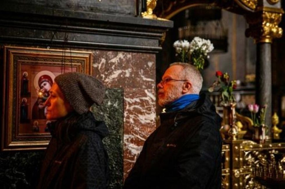 "Es nuestro hogar": John y Natasha, dos estadounidenses se quedan en Kiev bajo las bombas