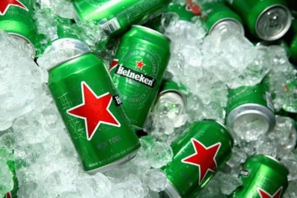 Heineken deja de producir y vender cerveza en Rusia