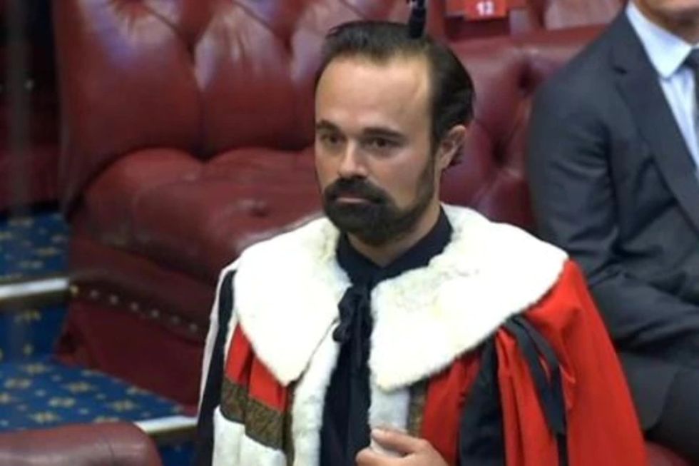 Johnson se enfrenta a otro escrutinio por nombrar Lord a un magnate ruso