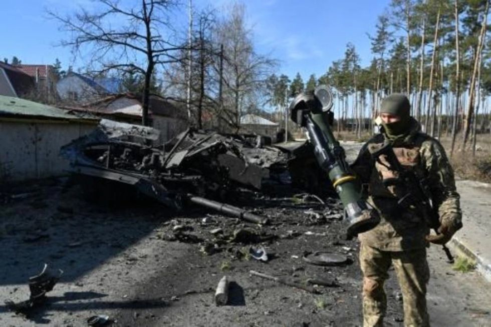 Un soldado ucraniano agradece a los británicos por ayudarle a destruir un tanque ruso