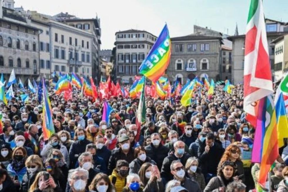 Miles de personas en Florencia para escuchar al presidente ucraniano Zelenski