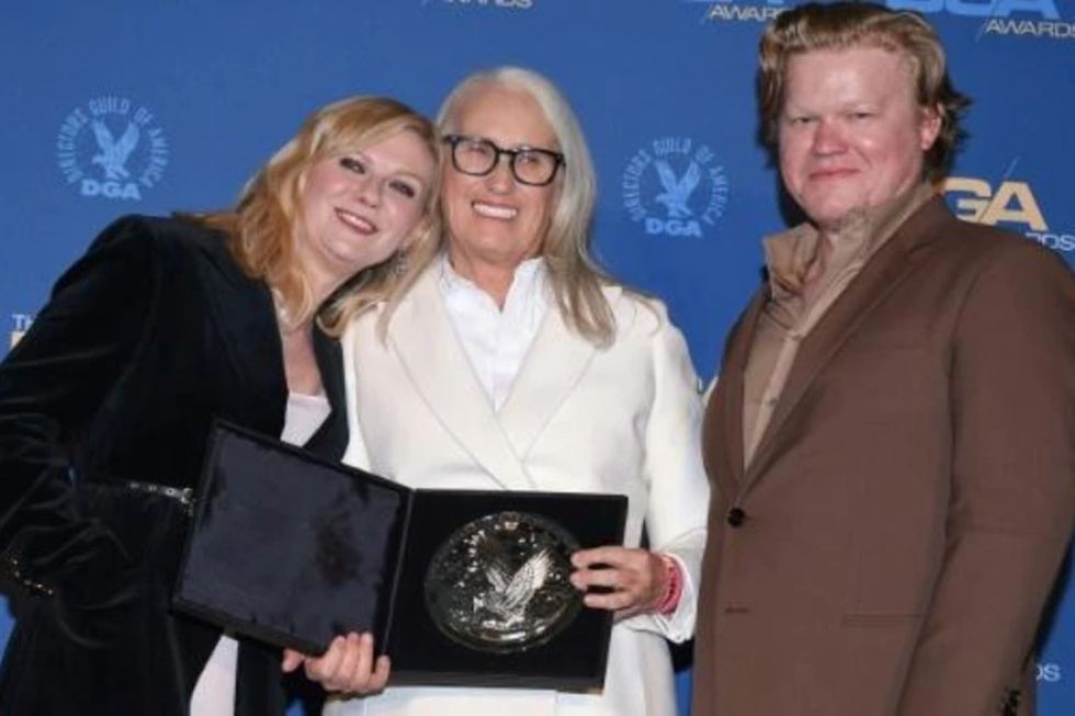 Directores de Hollywood coronan a Jane Campion por "El poder del perro"