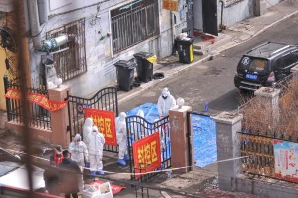 China confina a casi 30 millones de personas por un brote récord de covid-19