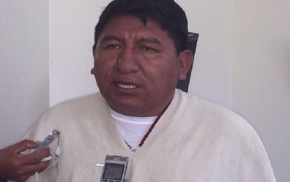 El gobernador de Potosí figura como comprador de las ‘ambulancias fantasmas’; llegan este viernes a Chile