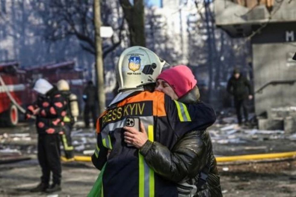 El cotidiano combate por sobrevivir a los bombardeos rusos sobre Kiev