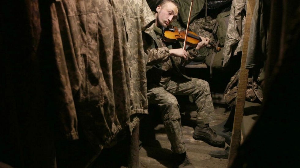 El violín, "arma de la resistencia" de los músicos ucranianos